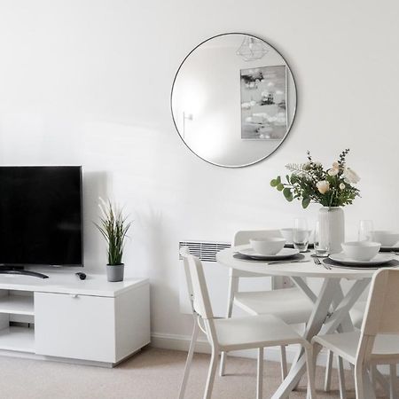 Lovely Modern 2 Bed City Centre Apartment With Free Parking - Double Or Twin Beds Available Wolverhampton Exterior photo