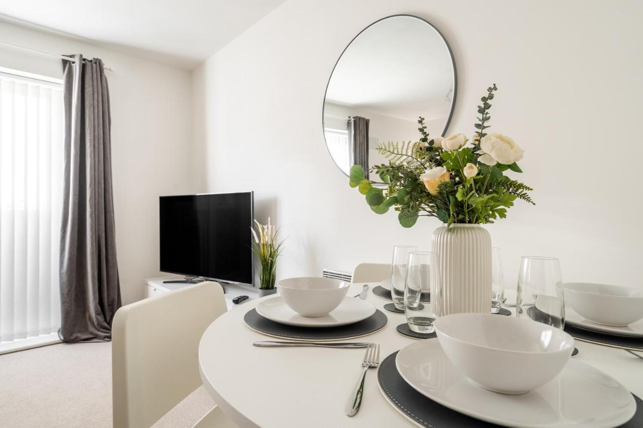 Lovely Modern 2 Bed City Centre Apartment With Free Parking - Double Or Twin Beds Available Wolverhampton Exterior photo