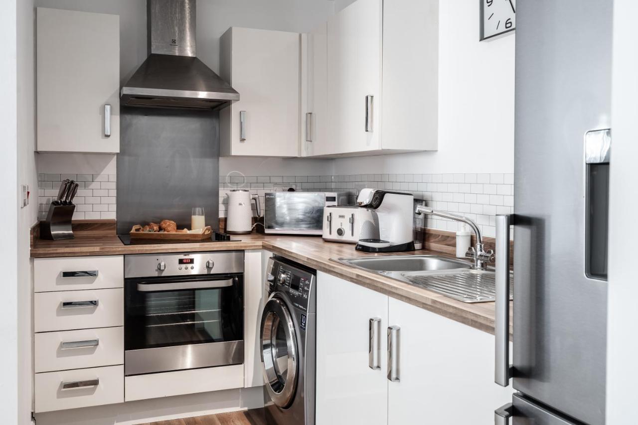 Lovely Modern 2 Bed City Centre Apartment With Free Parking - Double Or Twin Beds Available Wolverhampton Exterior photo