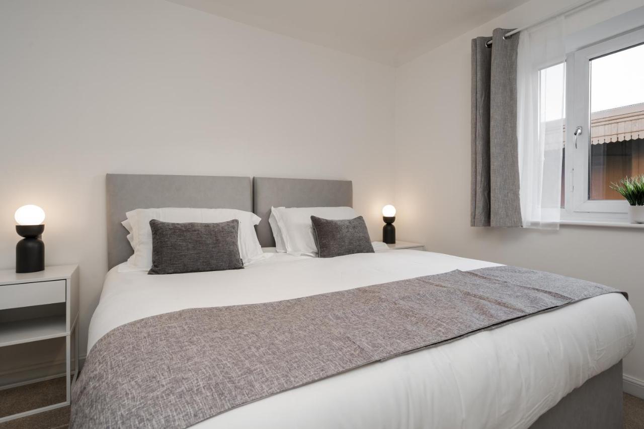 Lovely Modern 2 Bed City Centre Apartment With Free Parking - Double Or Twin Beds Available Wolverhampton Exterior photo