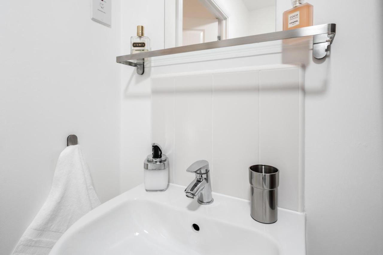 Lovely Modern 2 Bed City Centre Apartment With Free Parking - Double Or Twin Beds Available Wolverhampton Exterior photo