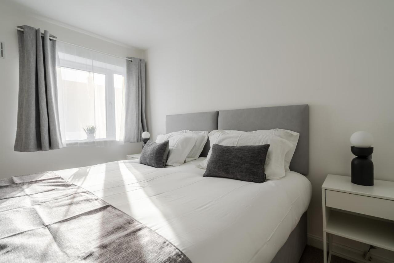 Lovely Modern 2 Bed City Centre Apartment With Free Parking - Double Or Twin Beds Available Wolverhampton Exterior photo