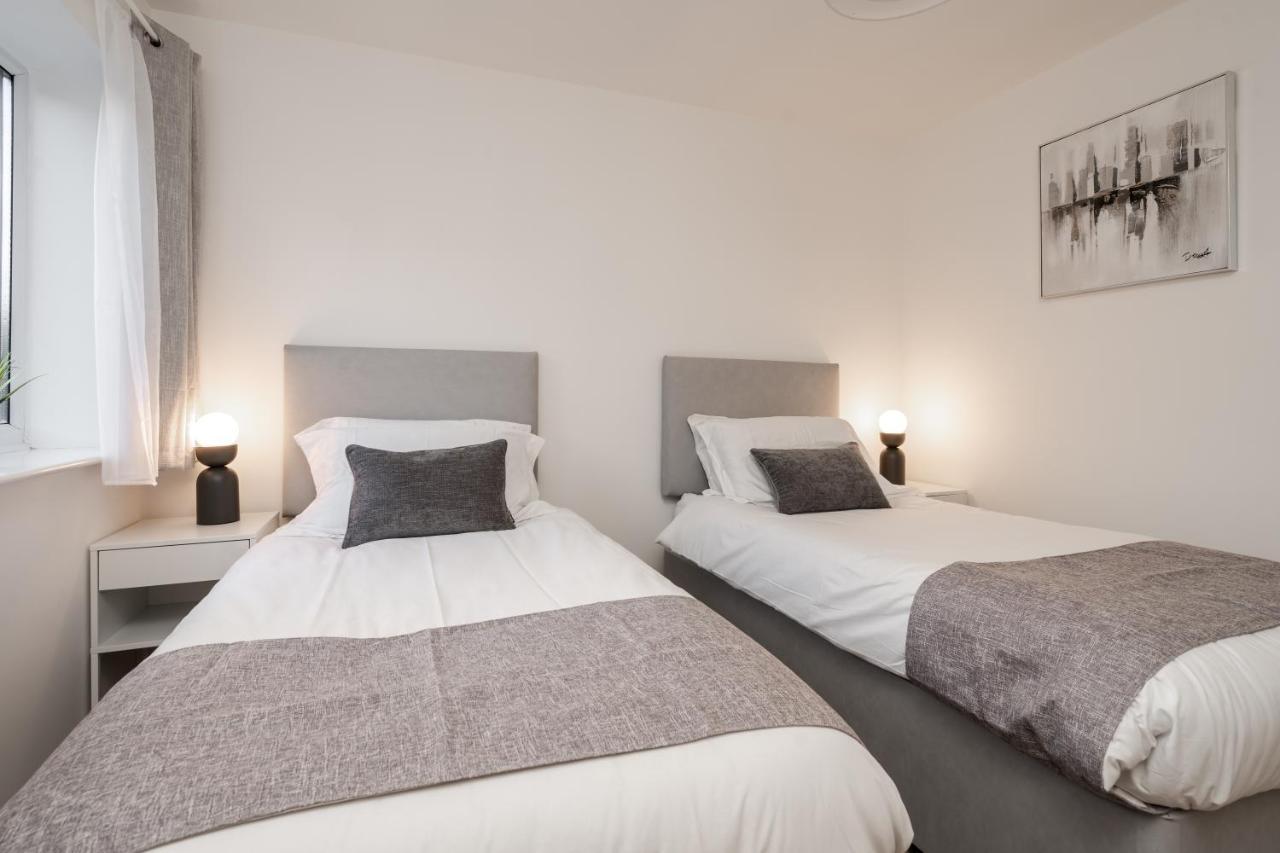Lovely Modern 2 Bed City Centre Apartment With Free Parking - Double Or Twin Beds Available Wolverhampton Exterior photo